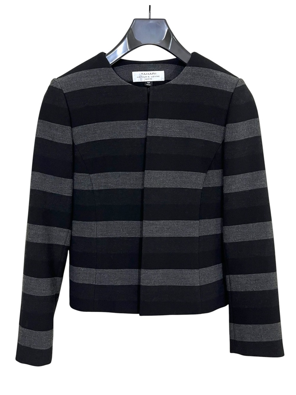 Tahari Arthur S. Levine Womenβs black & Gray Striped Jacket. Size 4P